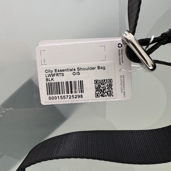 Lululemon Black City Essentials Shoulder Bag~NWT - Picture 5 of 7